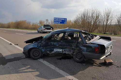 Внаслідок жахливої ДТП на Полтавщині загинула одна особа (ФОТО)