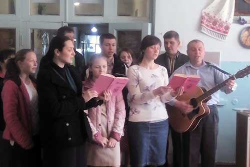 В Гребінківському терцентрі <b>Церква</b> «Жива Надія» провела свято «Великоднє дійство» 
