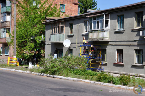 У центрі Гребінки ремонтують фасади будинків