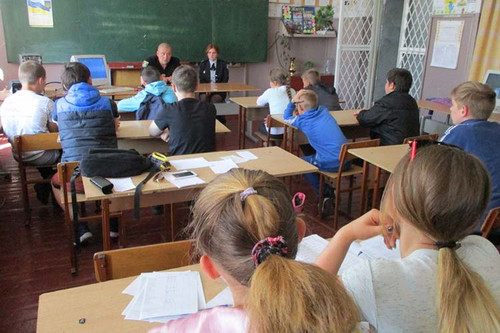 Гребінківські правоохоронці провели роз'яснювальну роботу серед учнів