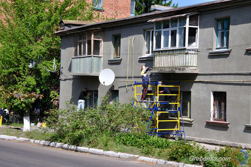 У центрі Гребінки ремонтують фасади будинків