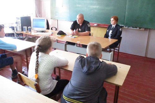 Гребінківські правоохоронці провели роз'яснювальну роботу серед учнів