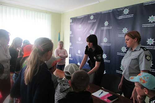 Дітлахи табору "Козачки" завітали до Гребінківського відділу поліції