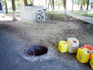 Ремонт горловин, заміна каналізаційних люків – (вул. Є. Гребінки) Ремонт горловин, заміна каналізаційних люків – (вул. Є. Гребінки)