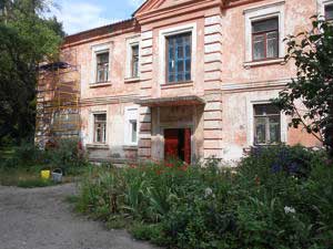 Капітальний ремонту житлового будинку, підготовка стін до шпаклювання Капітальний ремонту житлового будинку, підготовка стін до шпаклювання