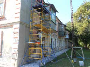Капітальний ремонт житлового будинку, підготовка стін до шпаклювання