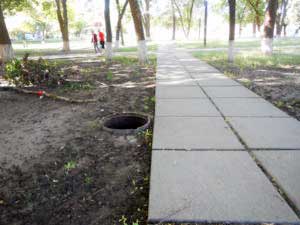 Ремонт горловин, заміна каналізаційних люків – (вул. Є. Гребінки)