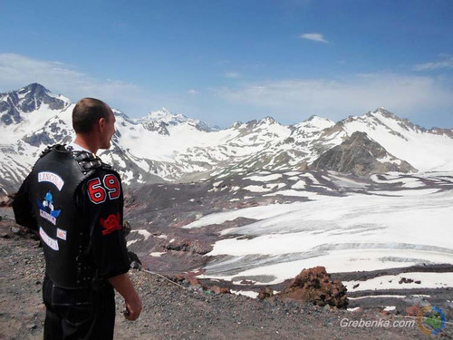 Мотоклуб LINCOLN MC POLTAVA встановив свій прапор на Ельбрусі