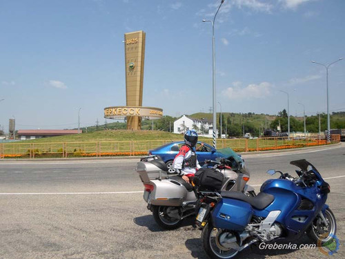Мотоклуб LINCOLN MC POLTAVA встановив свій прапор на Ельбрусі