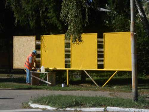 Поточний ремонт та покраска рекламних щитів – (вул. Є. Гребінки)