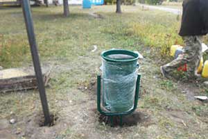 На вулицях Гребінки з'явились нові сміттєві урни