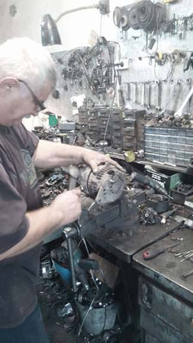 На Полтавщині волонтери ремонтують старі автомобілі для АТО