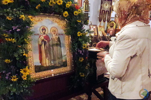 У Гребінку привезли мощі, які рятують браки