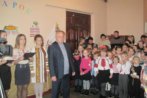 У Гребінці школярі провели благодійний ярмарок на підтримку воїнів АТО