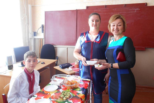 У Гребінці школярі провели благодійний ярмарок на підтримку воїнів АТО