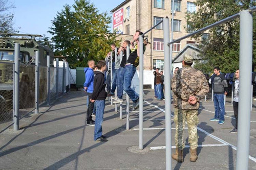 Перші призовники відправилися з Полтавського збірного пункту Перші призовники відправилися з Полтавського збірного пункту