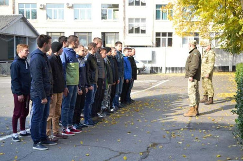 Перші призовники відправилися з Полтавського збірного пункту Перші призовники відправилися з Полтавського збірного пункту