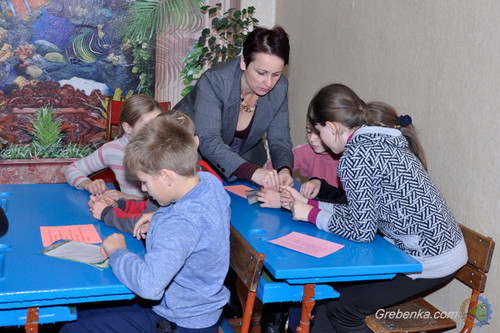 Школярам Гребінківщини роздали флікери для їх безпеки на дорогах