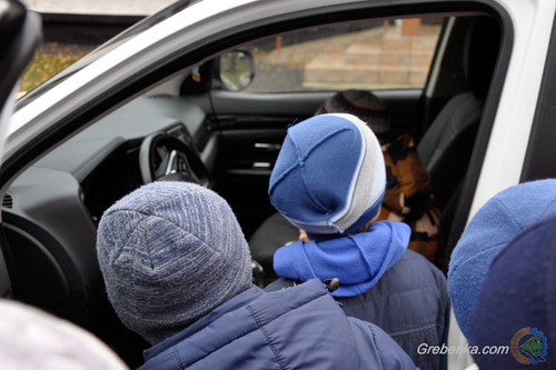 Школярам Гребінківщини роздали флікери для їх безпеки на дорогах