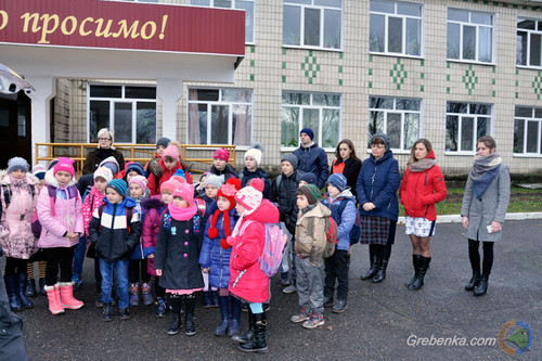 Школярам Гребінківщини роздали флікери для їх безпеки на дорогах