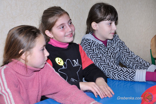 Школярам Гребінківщини роздали флікери для їх безпеки на дорогах