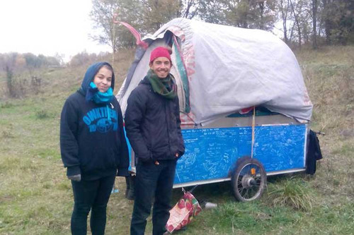 Двоє французів пішки йдуть через Пирятинщину на Москву