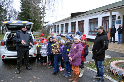 Школярам Гребінківщини роздали флікери для їх безпеки на дорогах