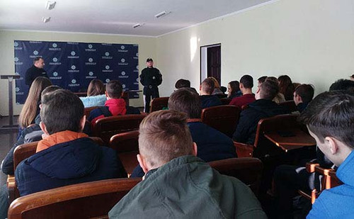Поліція Гребінківщини проводить профорієнтаційну роботу серед школярів