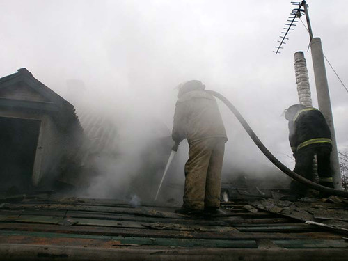 У Гребінці на вул. Шевченка горів житловий будинок