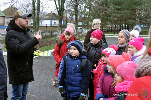 Школярам Гребінківщини роздали флікери для їх безпеки на дорогах