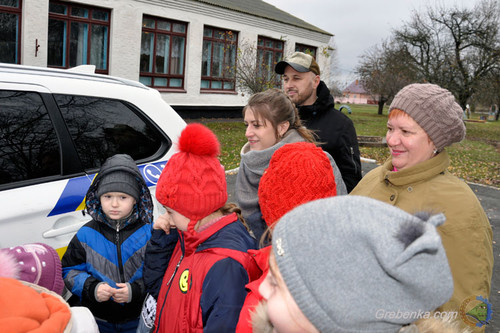 Школярам Гребінківщини роздали флікери для їх безпеки на дорогах