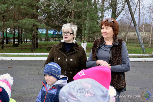 Школярам Гребінківщини роздали флікери для їх безпеки на дорогах