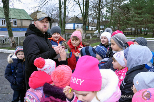 Школярам Гребінківщини роздали флікери для їх безпеки на дорогах
