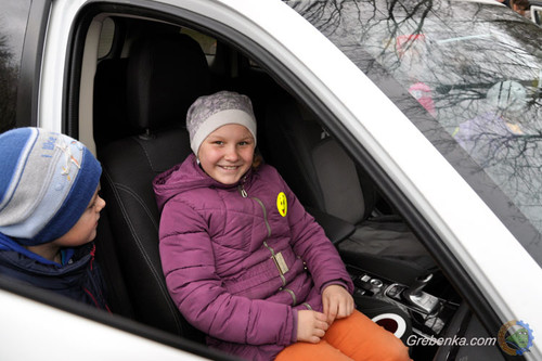 Школярам Гребінківщини роздали флікери для їх безпеки на дорогах