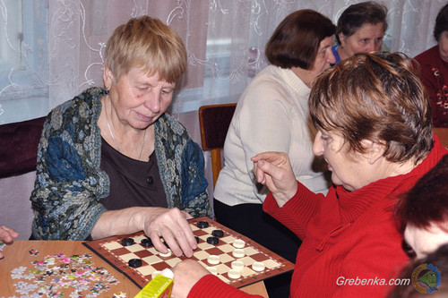 В Гребінці відкрили куточок освітніх ігор для літніх людей