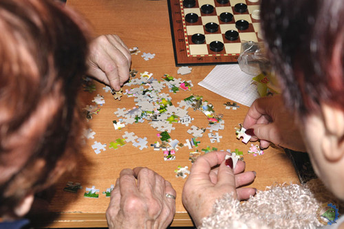В Гребінці відкрили куточок освітніх ігор для літніх людей