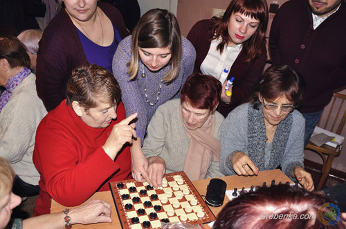 В Гребінці відкрили куточок освітніх ігор для літніх людей