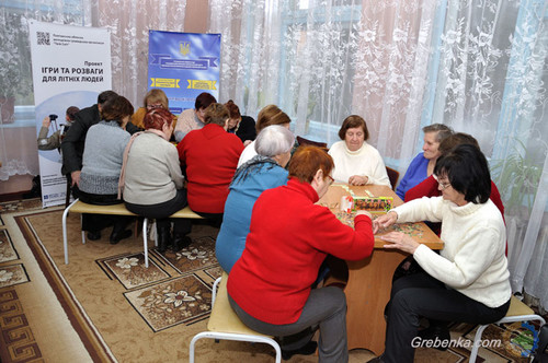 В Гребінці відкрили куточок освітніх ігор для літніх людей