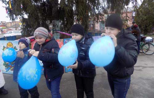 Новорічні розваги біля головної ялинки Пирятина Новорічні розваги біля головної ялинки Пирятина