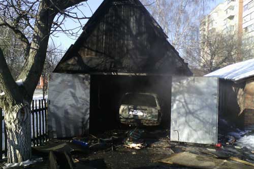  На Полтавщині в <b>гаражі</b> згорів дотла автомобіль «Опель-Омега» 
