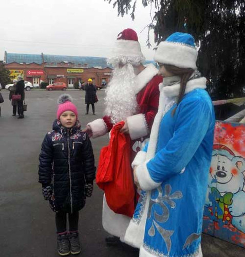 Новорічні розваги біля головної ялинки Пирятина Новорічні розваги біля головної ялинки Пирятина