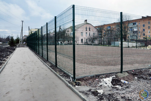 У Гребінці споруджується новий спортивний майданчик