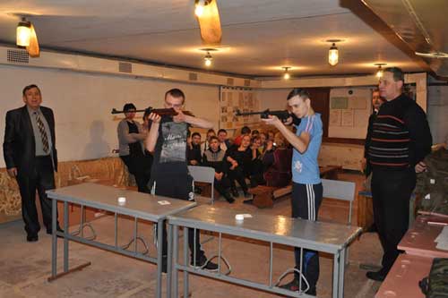  На Гребінківщині визначили кращих стрільців з пневматичної зброї серед учнів Тарасівської школи 