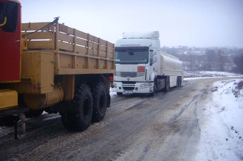 Рятувальники надають допомогу водіям на автошляхах Полтавщини