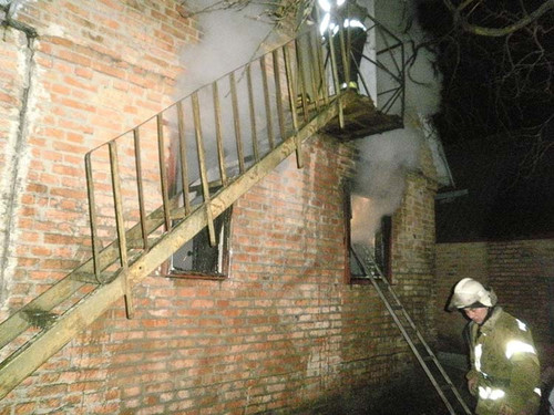 внаслідок пожежі господар будинку отримав серйозні опіки