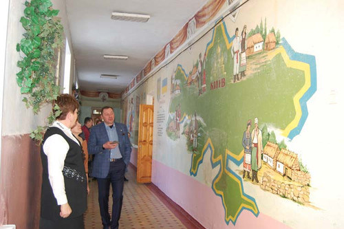 Народний депутат допомагає вирішувати проблеми освітянам Гребінківщини