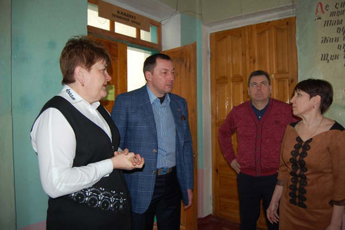 Народний депутат допомагає вирішувати проблеми освітянам Гребінківщини