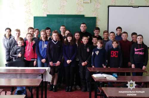 Правоохоронці під час профілактичних уроків