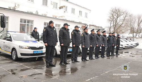 Поліція Полтавщини отримала 10 нових службових авто та автобус