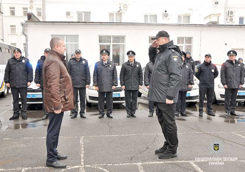Поліція Полтавщини отримала 10 нових службових авто та автобус
